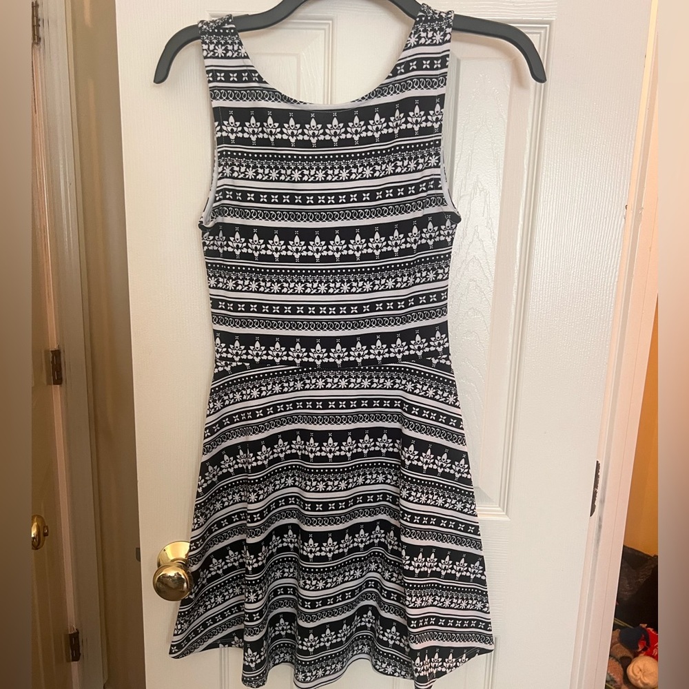 H&M black/white size 6 dress